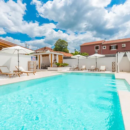 Pet Friendly In With Wifi Holiday home