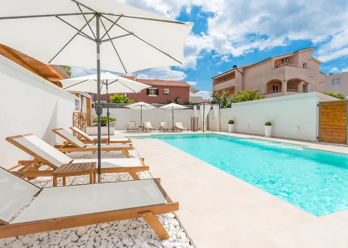 Lovely In 비오그라드나모루