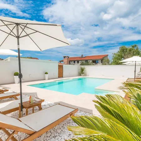 Lovely In * Biograd Na Moru